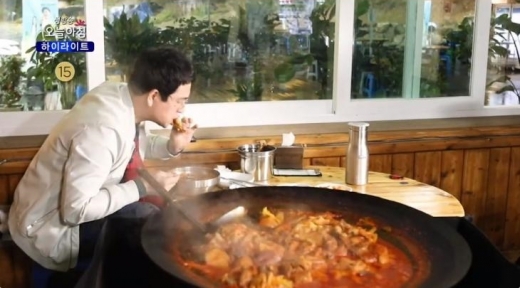 솥뚜껑 닭볶음탕. /사진=MBC 생방송 오늘아침 방송 캡처  
