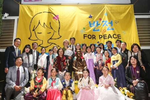 14일 제막식 행사 후 단체 기념촬영 모습. / 사진제공=화성시