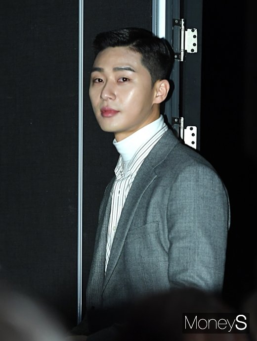 [머니S포토] 박서준 '심쿵 눈맞춤'