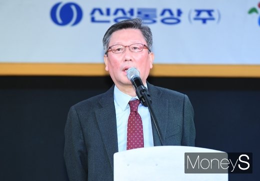 [머니S포토] 인사말하는 황대규 신성통상 대표
