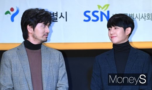 [머니S포토] 이진욱 '시선 잡게한 잘생긴 동생 정해인'