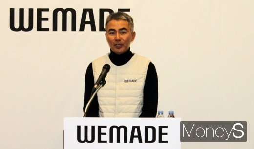 장현국 위메이드 대표가 지스타 2019 현장에서 사업계획을 소개하고 있다. /사진=채성오 기자