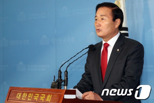 김성찬 자유한국당 의원이 15일 서울 여의도 국회 정론관에서 오는 2020년 총선 불출마 선언을 하고 있다. /사진=뉴스1