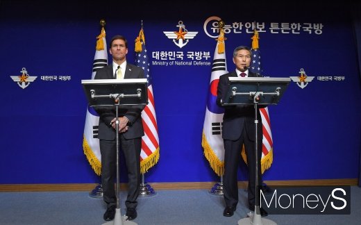 [머니S포토] 한·미 국방장관 공동기자회견