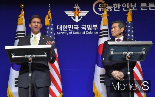 [머니S포토] 기자회견하는 한·미 국방장관