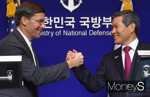 [머니S포토] '손잡은 한미'