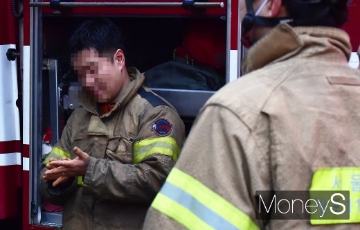 [머니S포토] 강남역 인근 대형화재 발생, 초기진압 성공