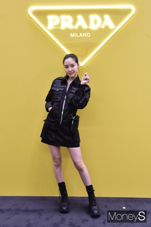 [머니S포토] 손나은, 하트포즈 느낌 알잖아~