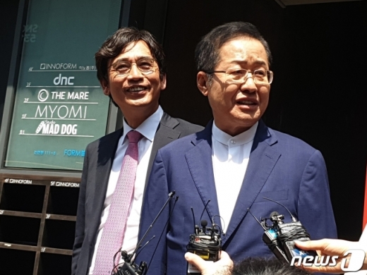(왼쪽부터)유시민, 홍준표. /사진=뉴스1