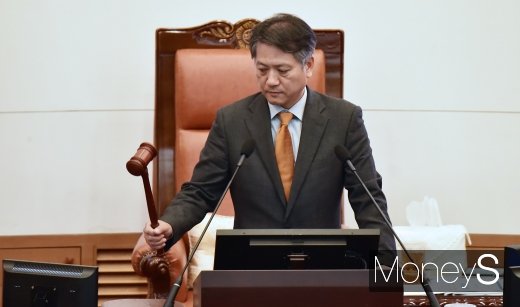 [머니S포토] 시의회 본회의 주재하는 신원철 서울시 의장