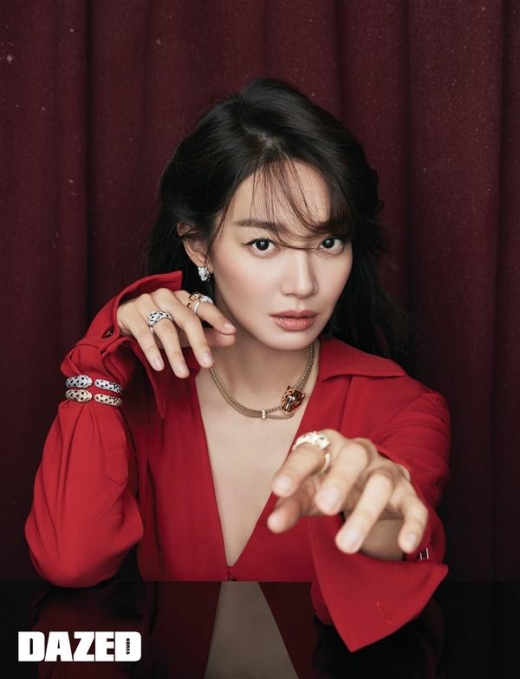 [★화보] 신민아, 한층 더 성숙하고 섬세해진 매력