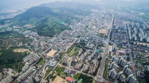 사람과 공간을 이어주는 빛의 진영을 주제로 23만여㎡에 2024년까지 270억원이 투입되는 진영시가지. /사진제공=김해시
