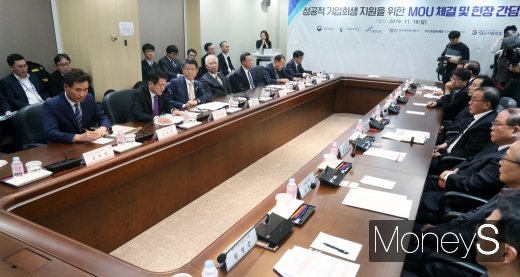 [머니S포토] 시장중심 구조조정 활성화 현장간담회
