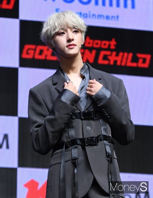[머니S포토] 골든차일드 봉재현 '귀여운 섹시남'