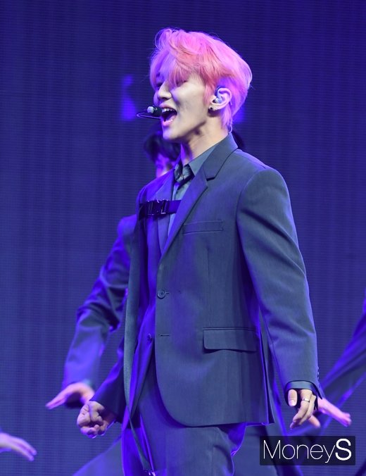 [머니S포토] 골든차일드 홍주찬 '고음 폭발'