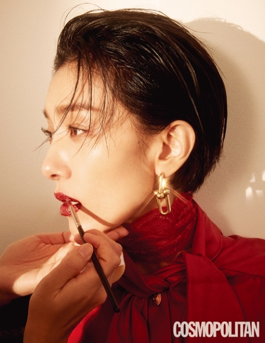 김서형. /사진=코스모폴리탄