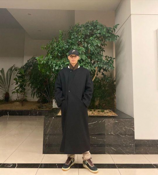 박서준, 9등신 롱코트 패션… 