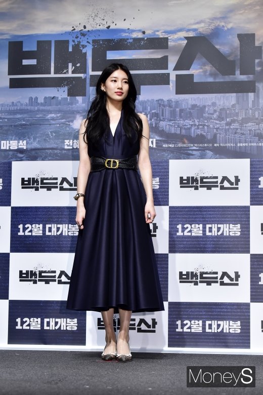 [머니S포토] 배수지 '우아한 블랙', 시상식인줄