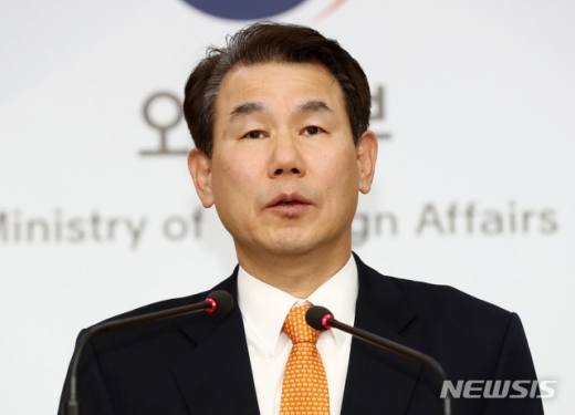 정은보 한미 방위비분담 협상대표가 19일 오후 서울 종로구 외교부 브리핑룸에서 제11차 한·미 방위비분담금특별협정(SMA) 제3차 회의 관련 브리핑을 하고 있는 모습. /사진=뉴시스    