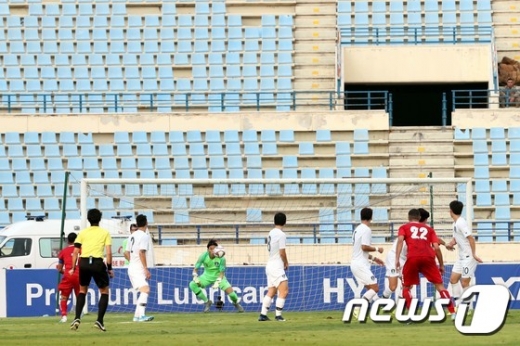한국 축구 국가대표팀 선수들이 지난 14일(현지시간) 레바논 베이루트에서 열린 FIFA 2022 카타르월드컵 아시아지역 2차예선 레바논과의 H조 4차전 경기를 무관중으로 치르고 있다. /사진=뉴스1