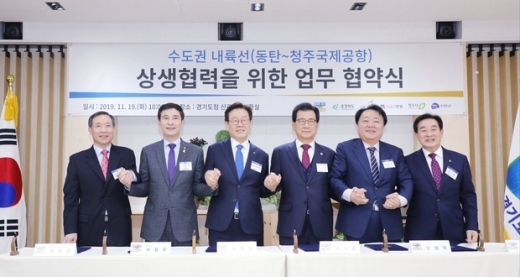 왼쪽부터 최문환, 서철모, 이재명, 이시종, 한범덕, 송기섭. / 사진제공=안성시