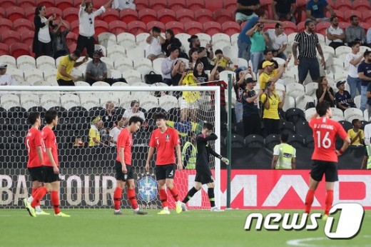 19일 오후 10시30분 아랍에미리트(UAE) 아부다비 모하메드 빈 자예드 스타디움에서 브라질에 0-3로 완패한 한국 축구 대표팀. /사진=뉴스1
