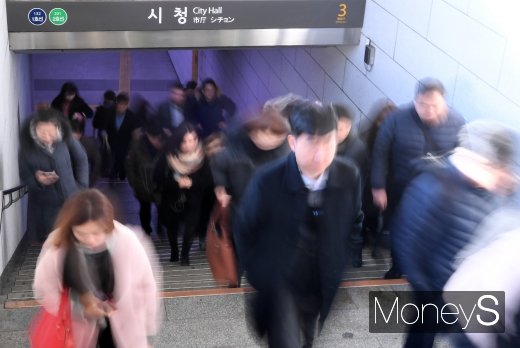 [머니S포토] 철도노조 총파업, 출근길은 정상운행
