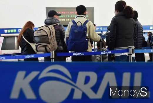 [머니S포토] 철도노조 총파업, 철도 여행객 '발등의 불'