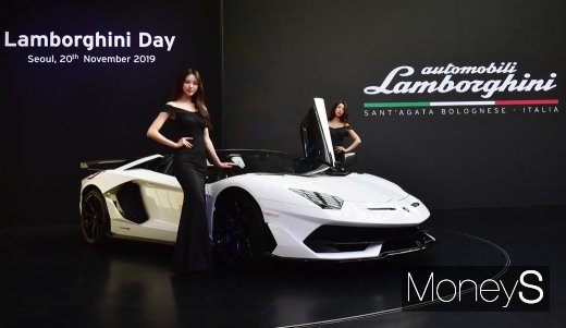 [머니S포토] 람보르기니 아벤타도르 SVJ 로드스터, 절제된 직선미