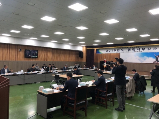 경상남도의회 교육위원회는 11월 18~19일 경남도의회 교육위원회(위원장 표병호)가 경남도교육청에 대한 현장 감사를 실시하고 있다./ 사진=경남도의회 제공.  