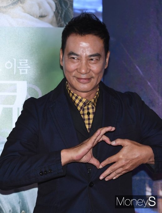 [머니S포토] 임달화 '하트 장인'