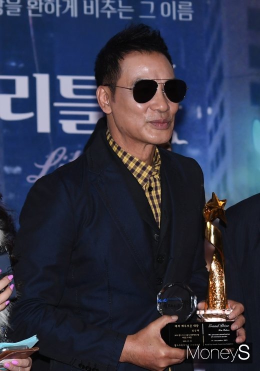 [머니S포토] 임달화 '상 받고 환한 미소'