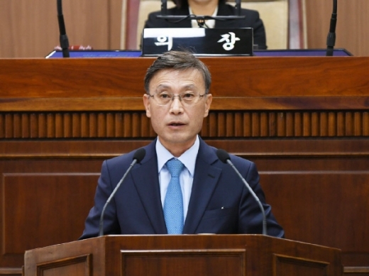20일 개회한 김포시의회 제196회 정례회 개회식에서 정하영 김포시장은 "서부 수도권의 작은 도시에서 남북 평화시대 중심도시로, 일자리를 만들어내는 자족도시이자 첨단산업도시로 김포가 변하고 있다"며 "작지만 강한 도시, 김포를 만들겠다"고 역설했다. / 사진제공=김포시