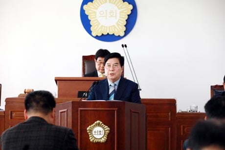 유두석 장성군수가 20일 열린 장성군의회 2차 정례회에서 내년도 군정방향과 미래 비전을 제시했다./사진제공=장성군