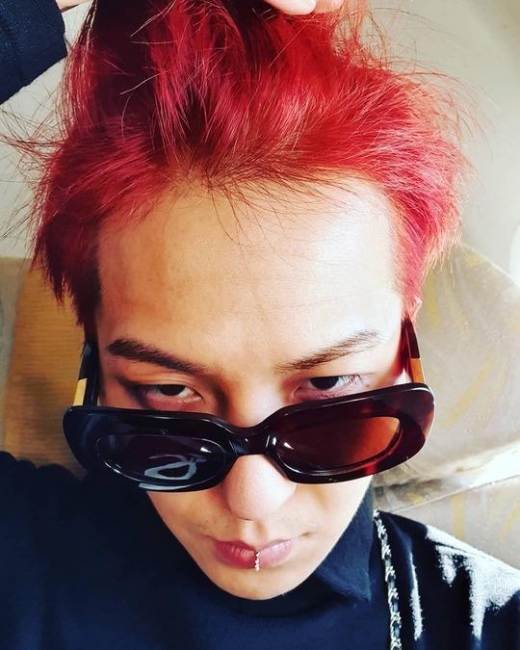 송민호, 파격 비주얼 '피어싱과 빨간 헤어스타일'