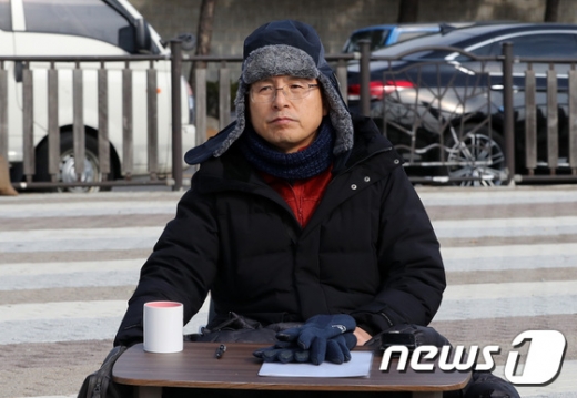 황교안 자유한국당 대표가 21일 청와대 분수대 옆에서 단식투쟁을 이어가고 있다. /사진=뉴스1