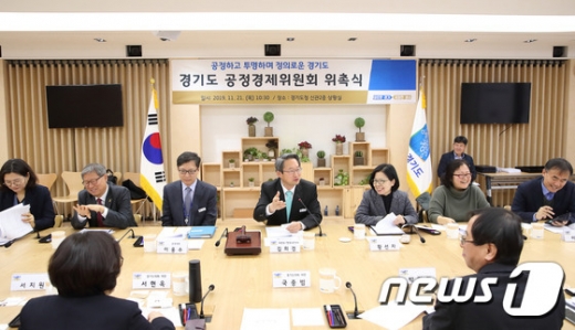 김희겸 경기도 행정1부지사가 21일 오전 경기도청 상황실에서 열린 경기도 공정경제위원회 위촉식에 참석해 인사말을 하고 있다. / 사진제공=경기도 