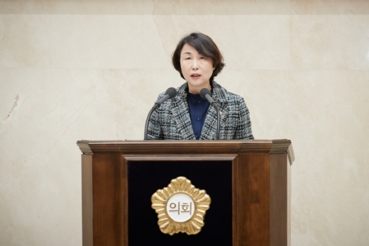 용인시의회, 인구 100만 이상 대도시 특례시 입법화 재촉구 결의안을 설명하고 있는 유진선 의원. / 사진제공=용인시의회