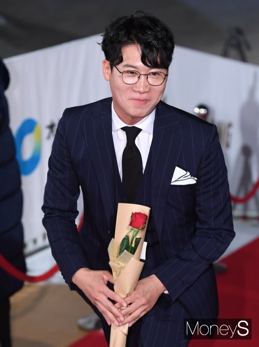 [머니S포토] '청룡영화상' 진선규, 꽃을 든 남자
