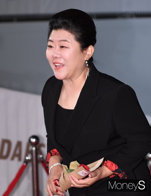[머니S포토] 대세 배우 이정은 청룡영화상 참석