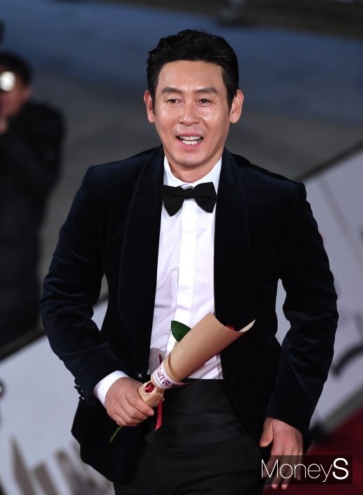 [머니S포토] 설경구 '아이돌 뺨치는 인기~'