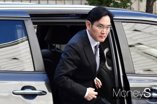 [머니S포토] 서울고법 출석하는 이재용 부회장