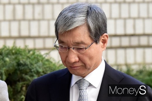 [머니S포토] 장충기 전 삼성전자 미래전략 차장, 파기환송심 2차 공판 출석