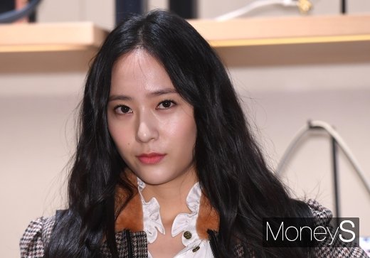 [머니S포토] 크리스탈 '냉미녀의 눈빛'