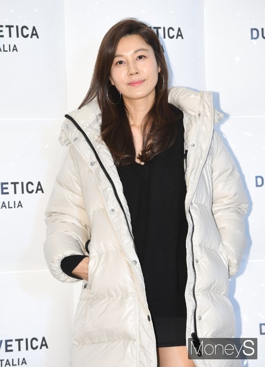 [머니S포토] 김하늘 '자체발광 겨울 여신'