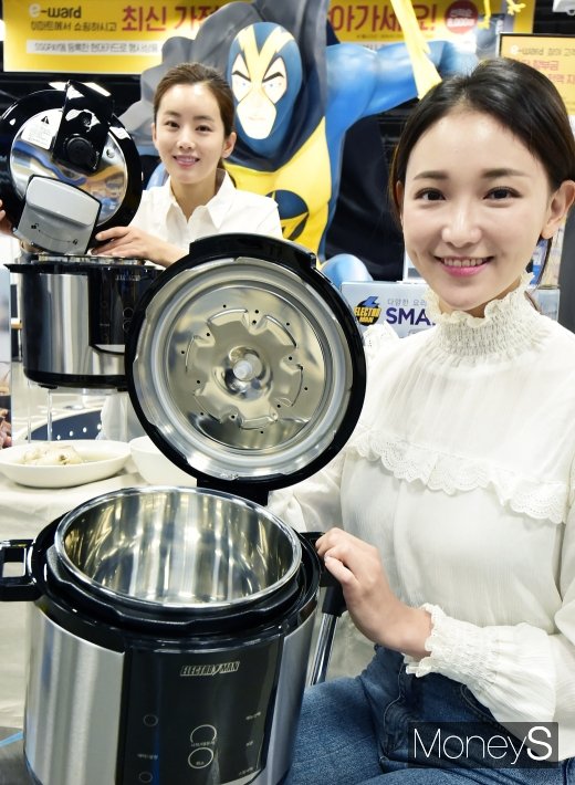[머니S포토] 이마트 멀티압력쿠커 '일렉트로맨 스마트팟'