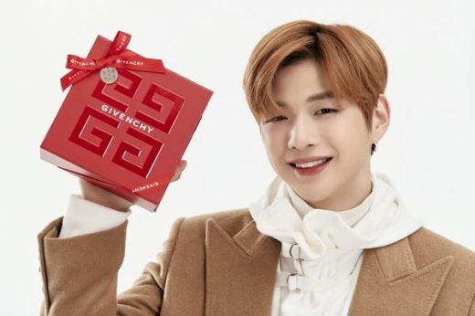 강다니엘, 러블리한 크리스마스 컬렉션 화보