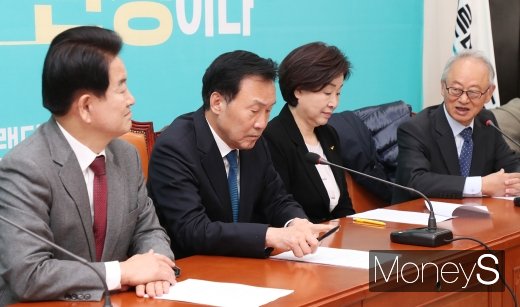 [머니S포토] 야3당 연동형 비례대표제 도입 촉구하는 이부영 이사장