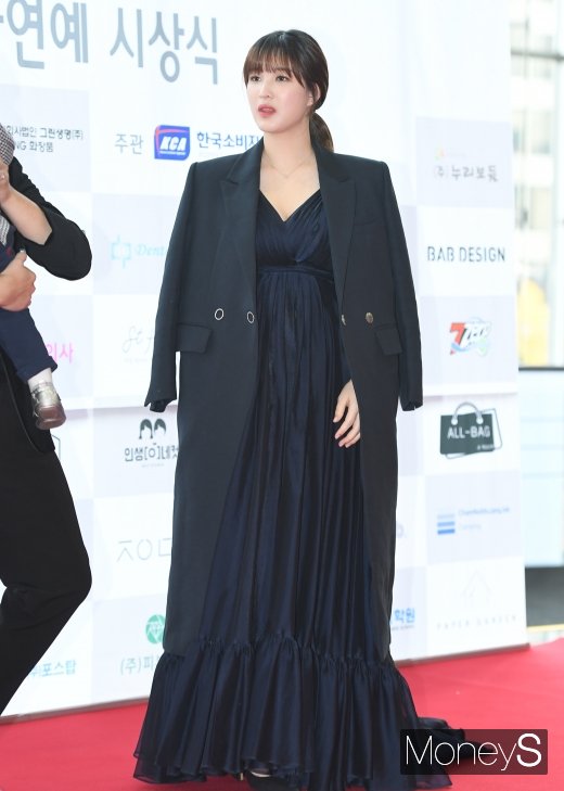 [머니S포토] 율희, 뱃속 쌍둥이와 함께 시상식 참석