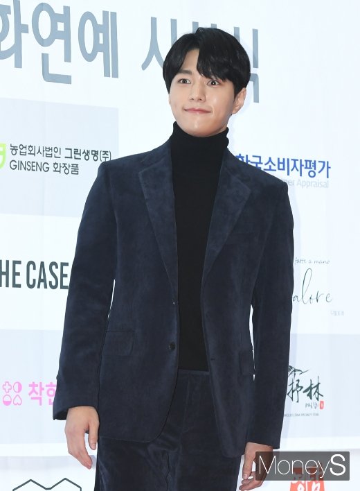 [머니S포토] 김명수, 매력적인 보조개 미소
